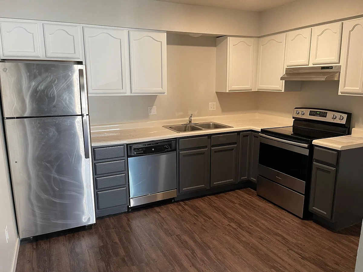 Building Photo - 404 S Gilbert St #833