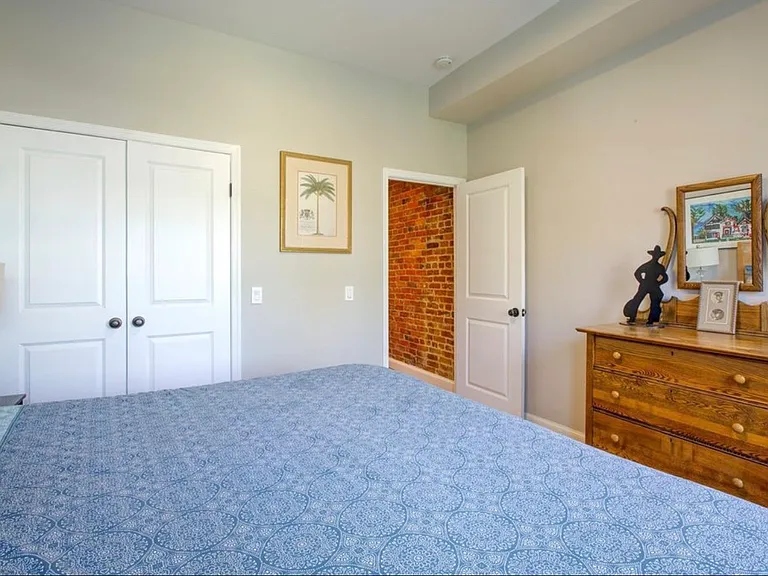 1118 F St NE #2 — Photo 23