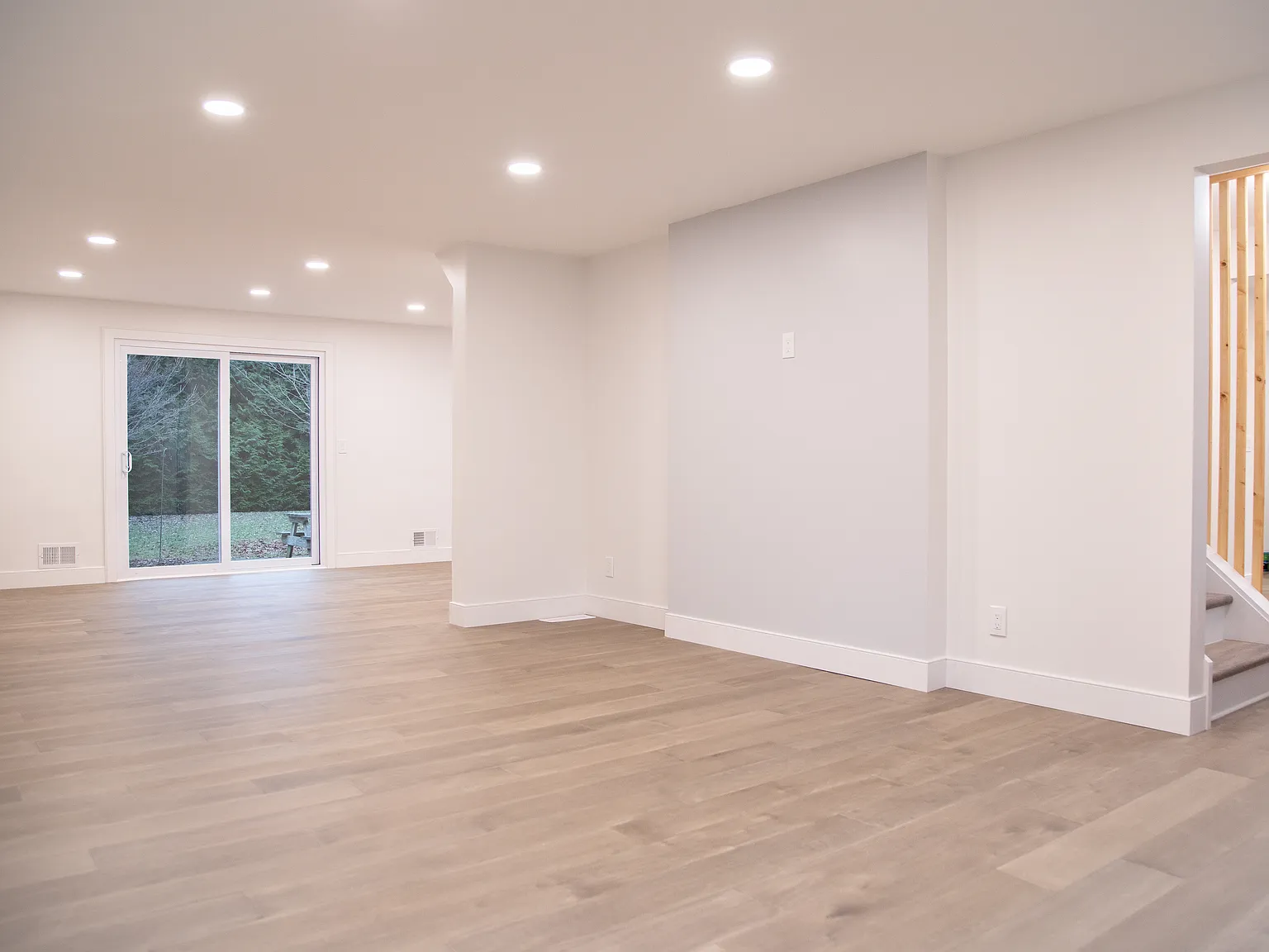 4 bed, 2.5 bath, 2240 sqft, $4,200 — Photo 4