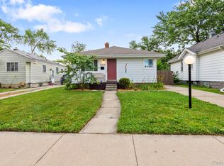 24528 Schroeder Ave, Eastpointe, MI 48021