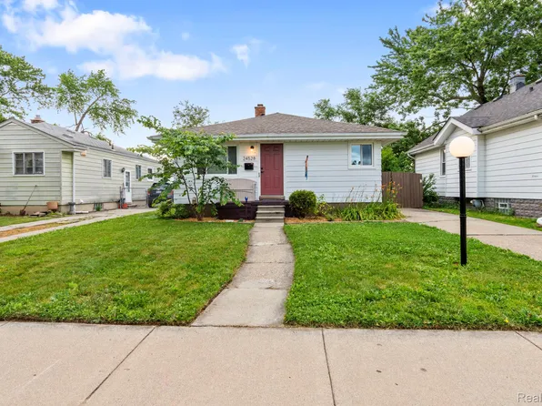 24528 Schroeder Ave, Eastpointe, MI 48021