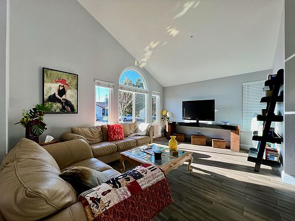 3rd image of 2454 Wine Country Ave