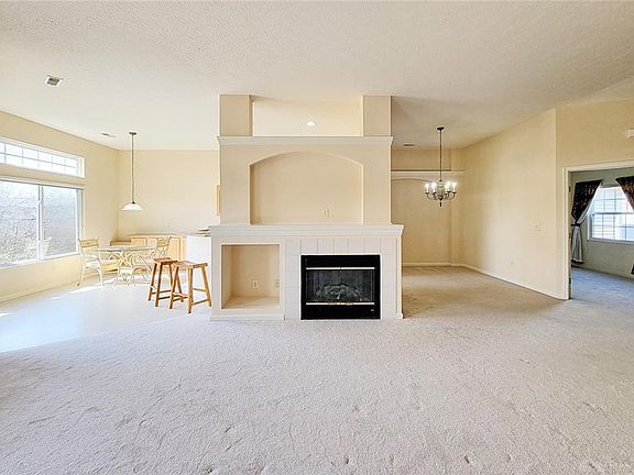 4th image of 4401 Black Oak Ln