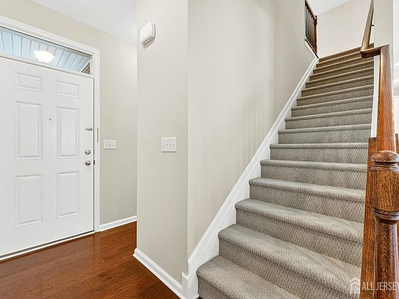 3rd image of 84 Autumn Ln
