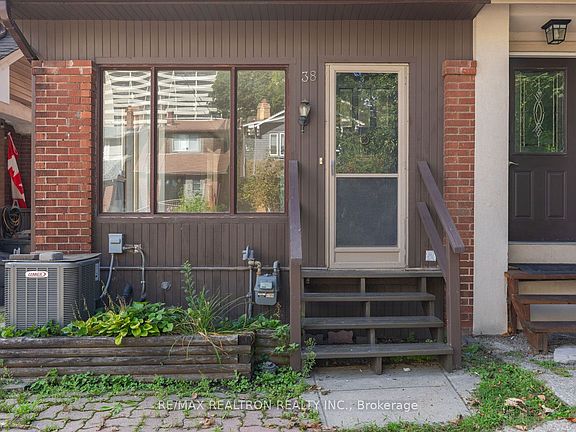 4th image of 38 Henning Ave