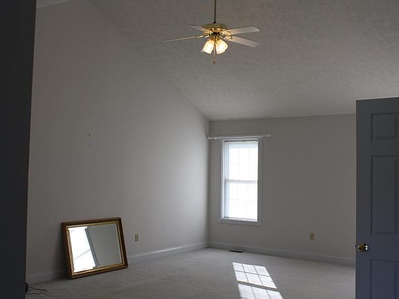 3rd image of 105 Jordan Dr