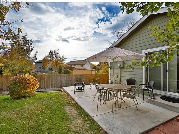 4th image of 920 Emerald Dr