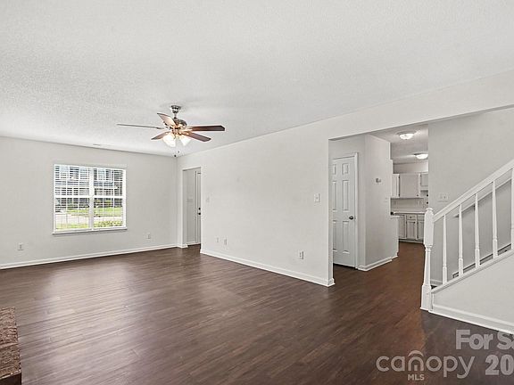 3rd image of 12127 Landing Green Dr