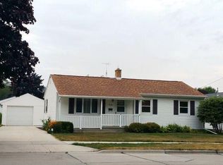 1140 S 35th St, Manitowoc, WI 54220