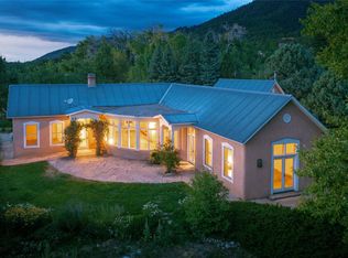 39 Calle Coyote, Taos, NM 87571