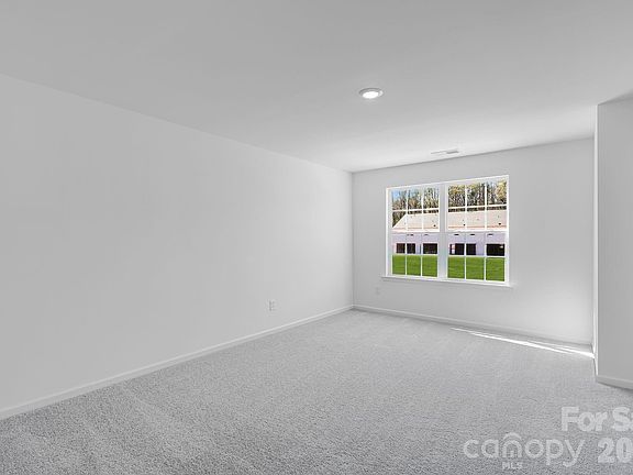 4th image of 631 Sparano Loop