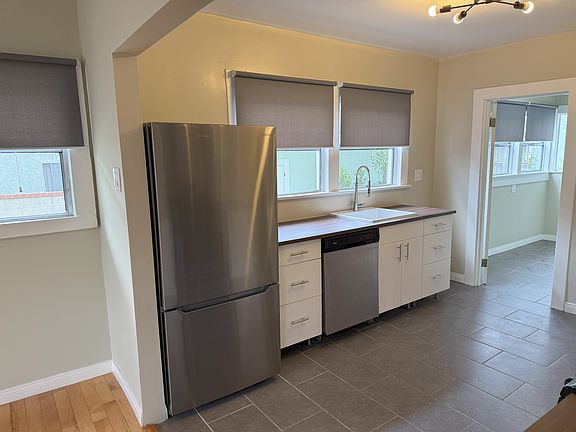 5th image of 13527 S Raymond Ave