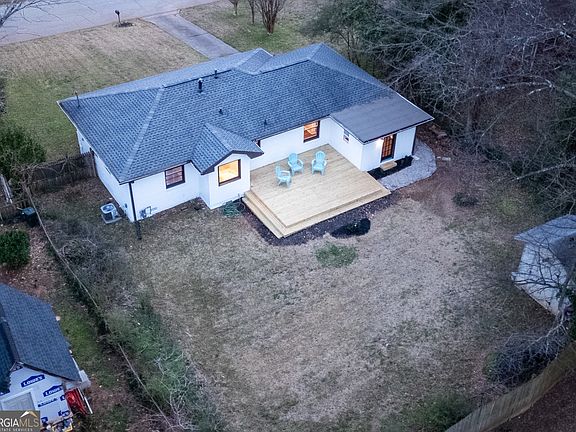 3rd image of 3218 Beech Dr