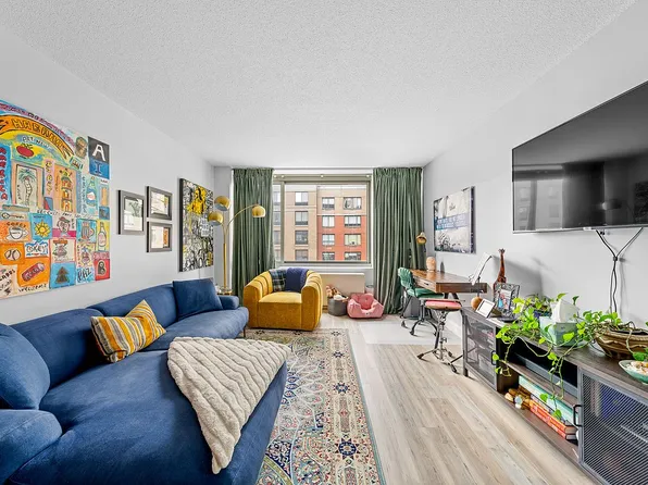 2 S End Ave APT 7H, New York, NY 10280