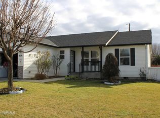 620 Arteaga Cir, Grandview, WA