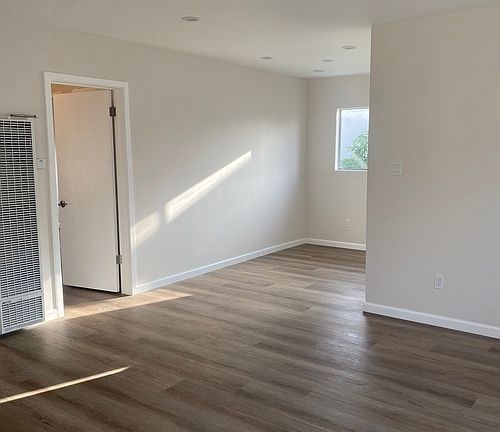 5th image of 138 N Belmont St APT 4