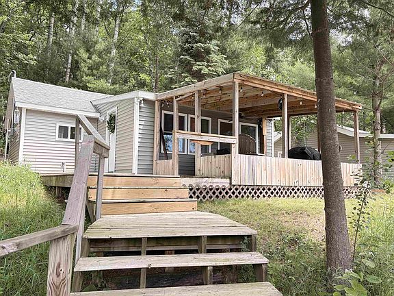 2nd image of 961 Lake Dr