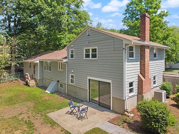 3rd image of 35 Rustic Dr