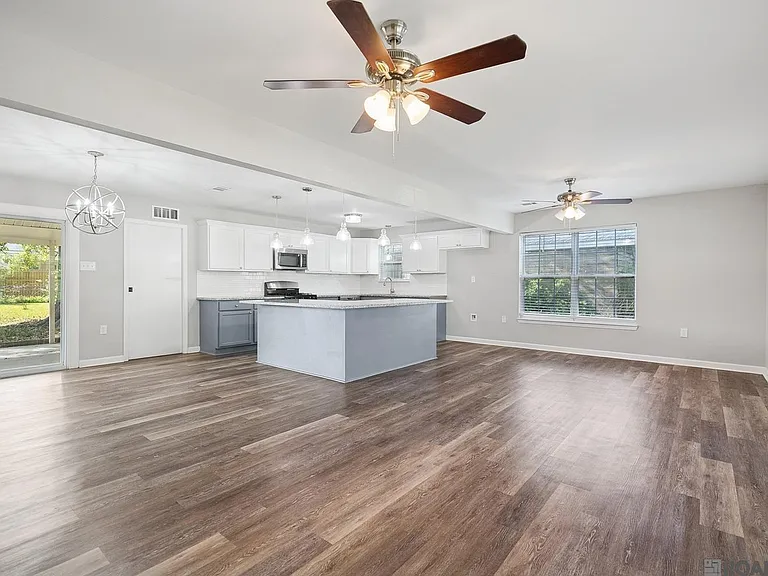 9046 Kingcrest Pkwy — Photo 3