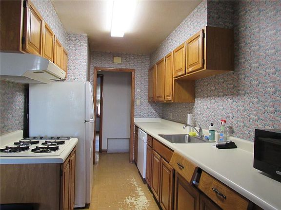 3rd image of 3021 39th St