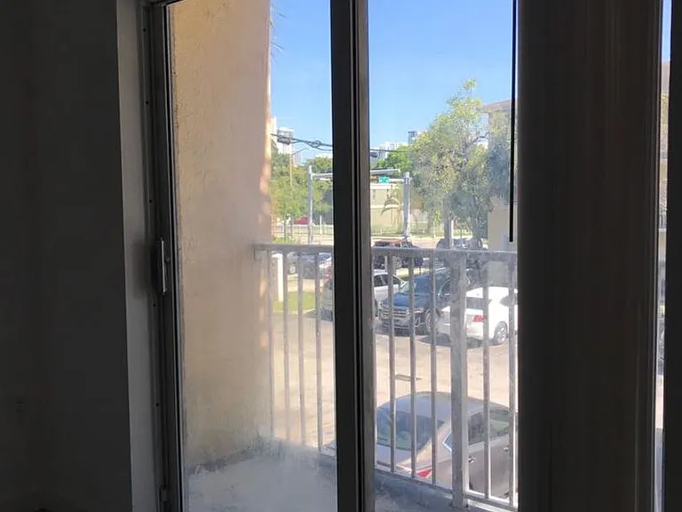 Beautiful Community in Downtown Miami's Culmer Station Neighborhood — Photo 13