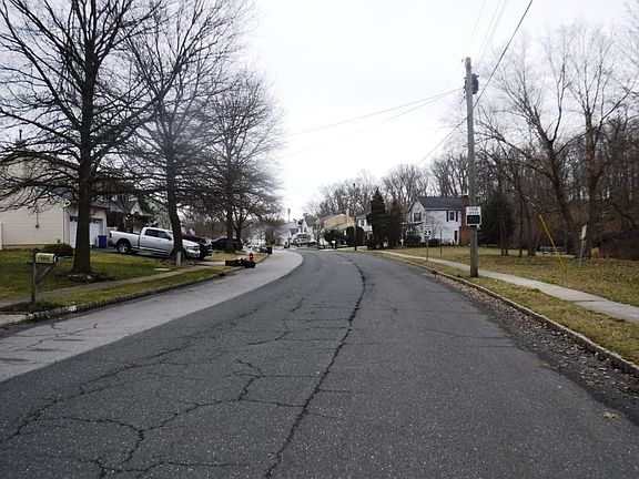3rd image of 216 N Brook Dr