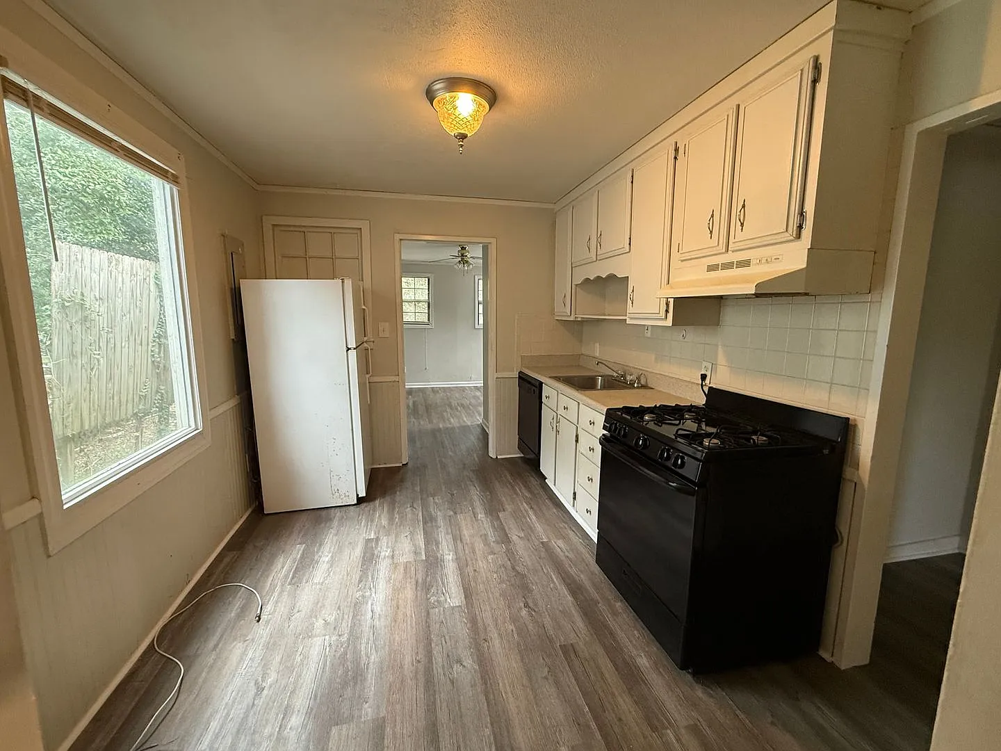 Charming 3BR/1BA Valdosta Home Near VSU Move-In Ready! — Photo 2