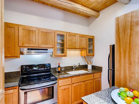 4th image of 723 Gildersleeve St APT A