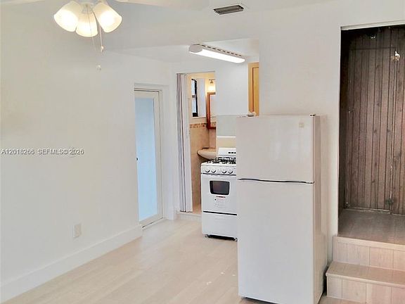 4th image of 7537 Buccaneer Ave #B