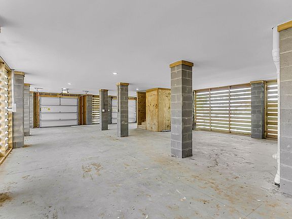 4th image of 6 Longtown Dr