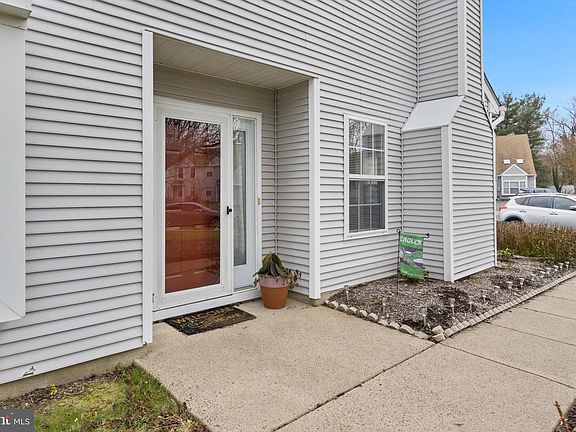 3rd image of 213 Birch Hollow Dr