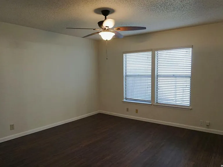 8435 Forest Ridge Dr — Photo 10