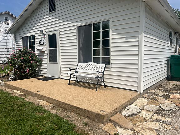 3rd image of 617 W Frisco Street