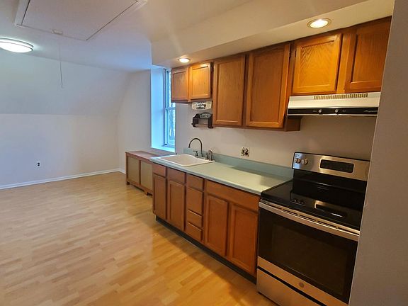 Large Eat -in Kitchen