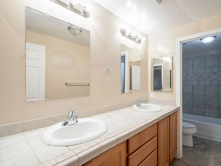 638-642 E. Lester St. ( 638, 640, 642 ) — Photo 18