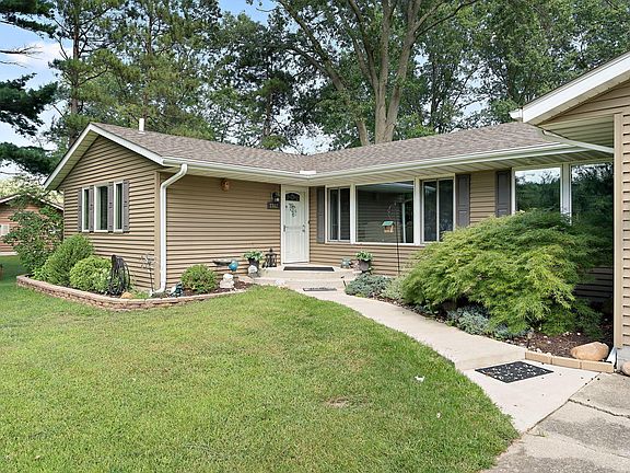 2nd image of 2382 Dakota St