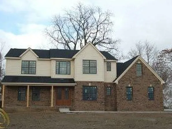 330 Rosebud St, Walled Lake, MI 48390