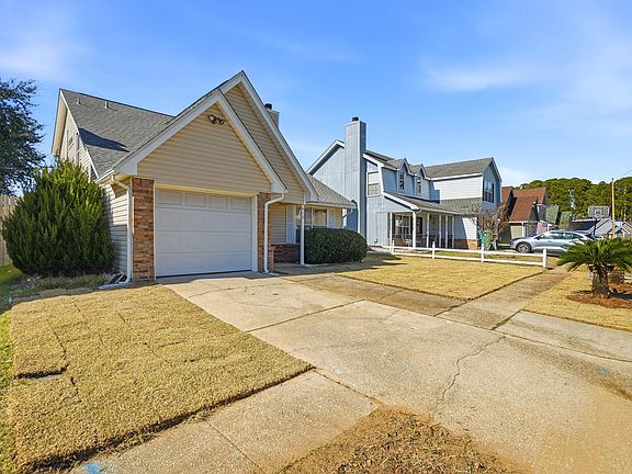 4th image of 412 Woodland Park Cir