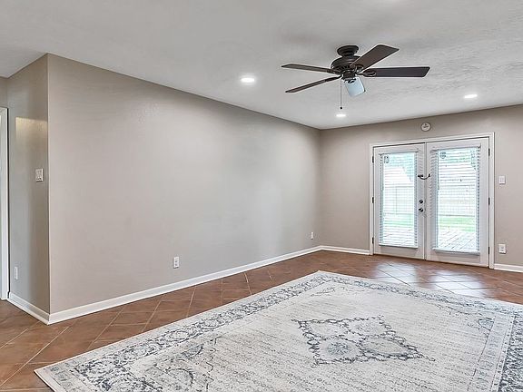 4th image of 4609 Kingfisher Dr