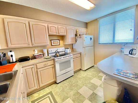 5th image of 300 Columbia Dr #4062