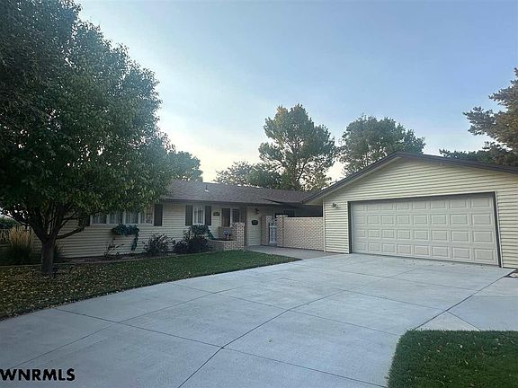 2nd image of 3018 Primrose Dr