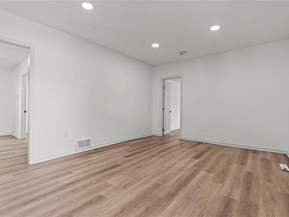 5th image of 1917 S Arlington Ave