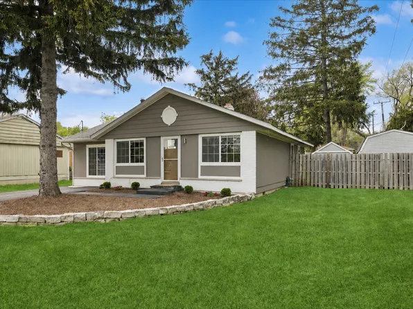1221 Crystal Lake Rd, Lake In The Hills, IL 60156
