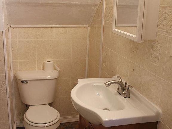 5th image of 209 E Park St #E