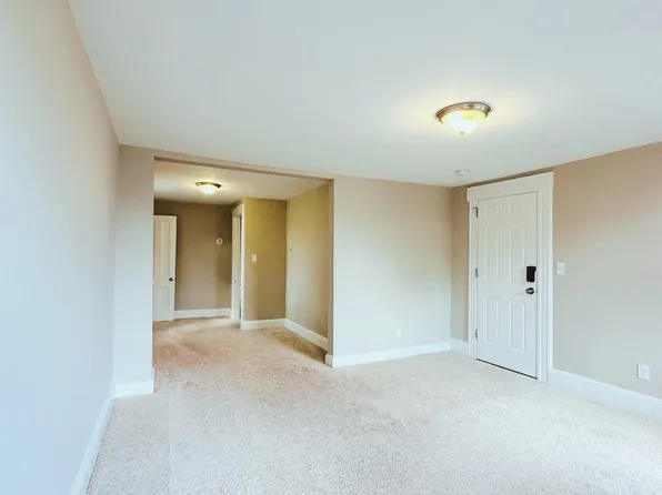 33 Elmwood Avenue image 4 of 11