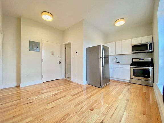2nd image of 338 Clifton Pl