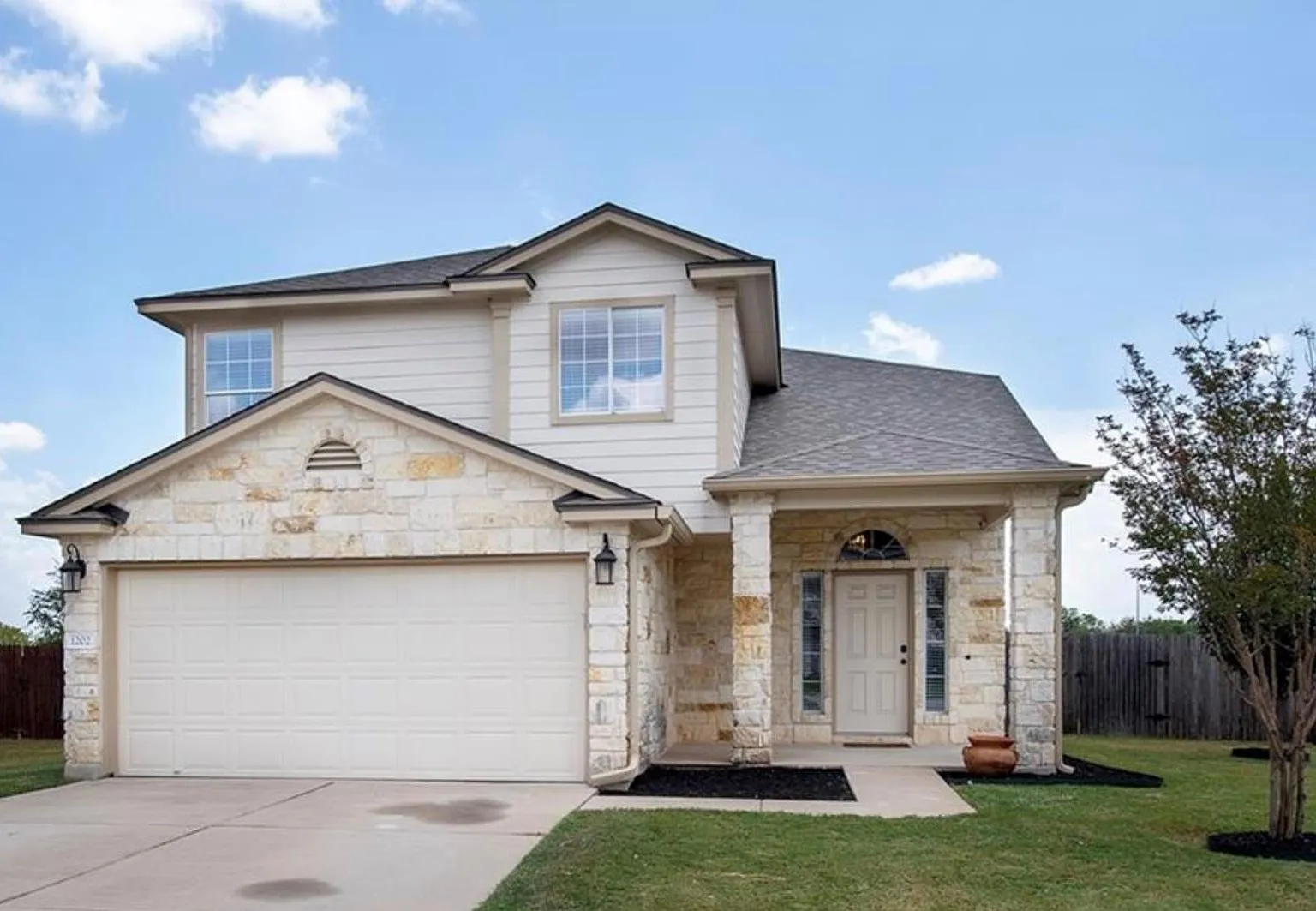 4 bed, 3.0 bath, 2161 sqft, $2,550 — Photo 1