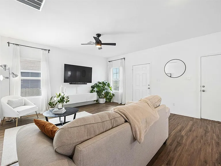 221 Barbary Coast Ln — Photo 8
