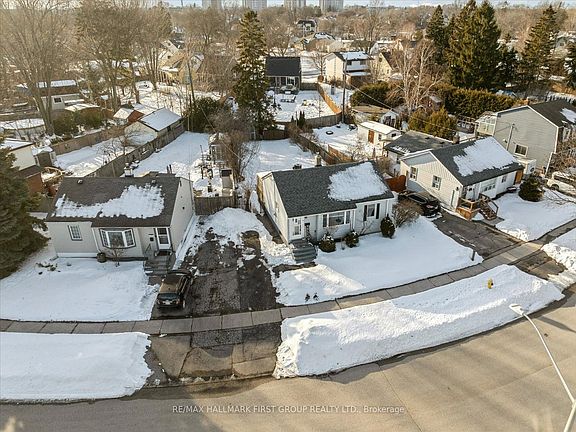 2nd image of 130 Admiral Rd