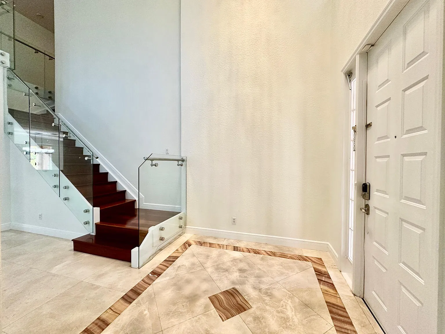 5 bed, 4.0 bath, 3041 sqft, $5,800 — Photo 2